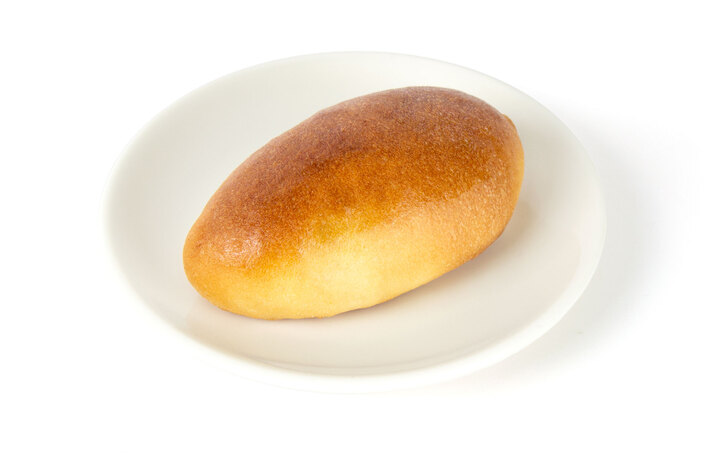 Пирожок на ряженке с вишневой начинкой