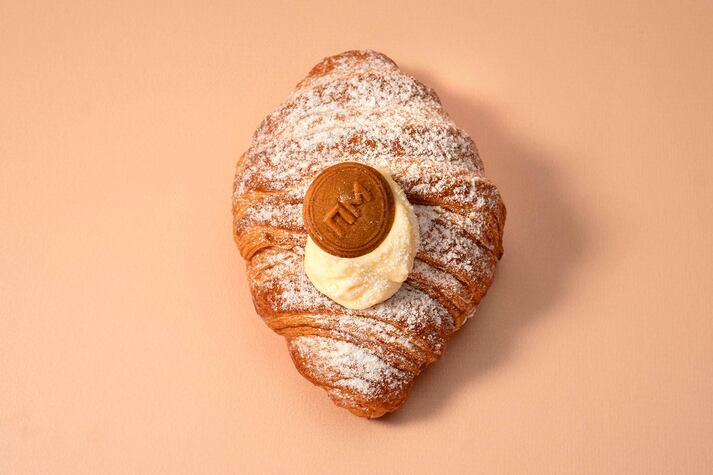 Круассан с заварным кремом