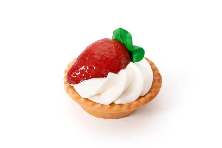 Пирожное песочная мини-корзинка с клубникой