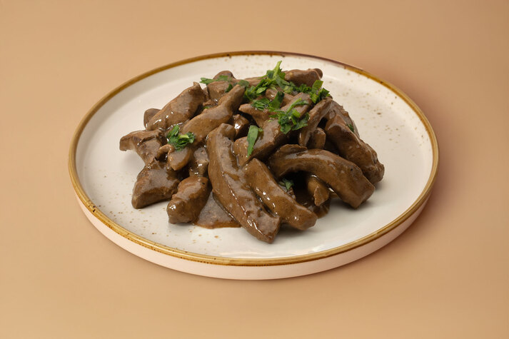 Печень говяжья жареная в соусе