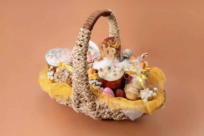 Корзина Пасхальная с куличами средняя