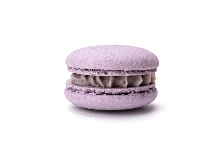 Макаронс с черникой