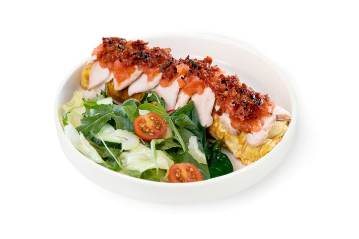 Омлет с курицей су-вид и томатами