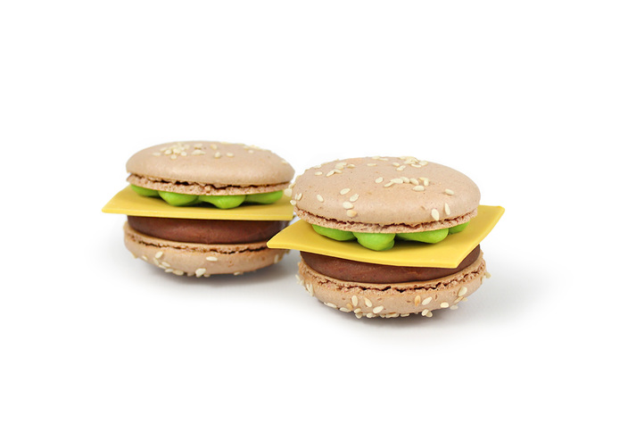 Макаронс шоколадный бургер