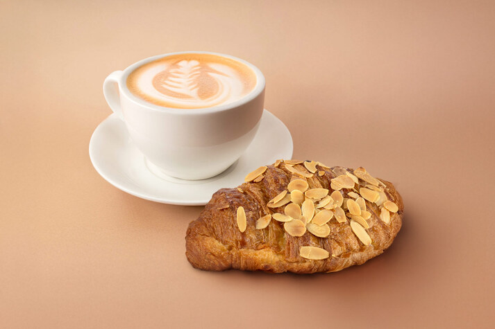 Комбо Капучино-Круассан с франжипаном