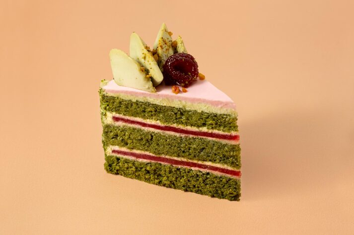 Торт Фисташковый с малиной порция
