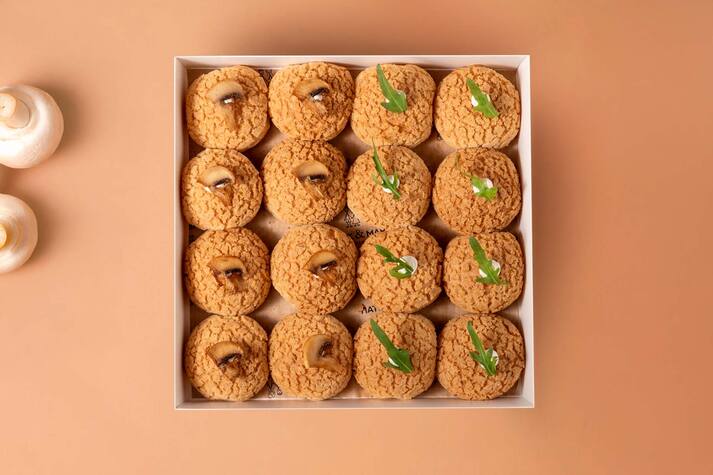 Сет из профитролей с сыром и с жюльеном