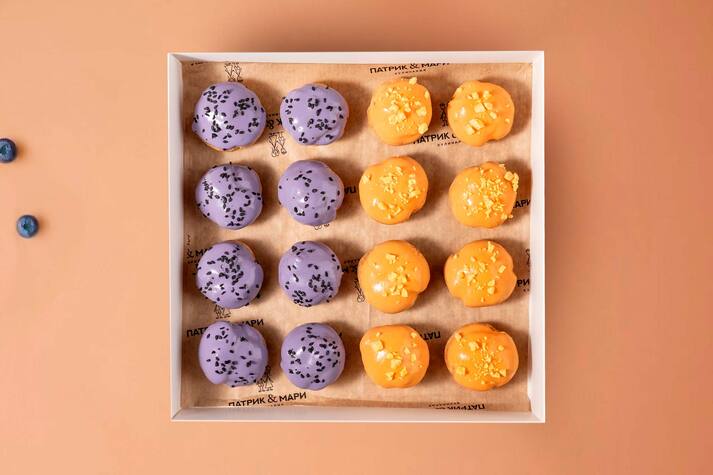 Сет из профитролей манго-черника