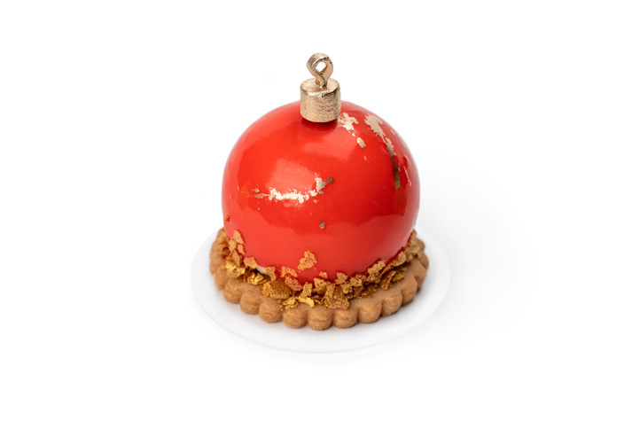 Пирожное муссовое Елочная игрушка красная