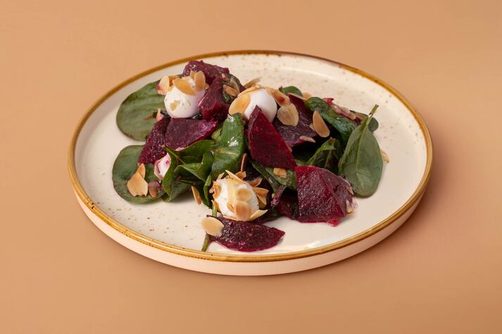 Салат Итальянский с запеченной свеклой и сливочным сыром