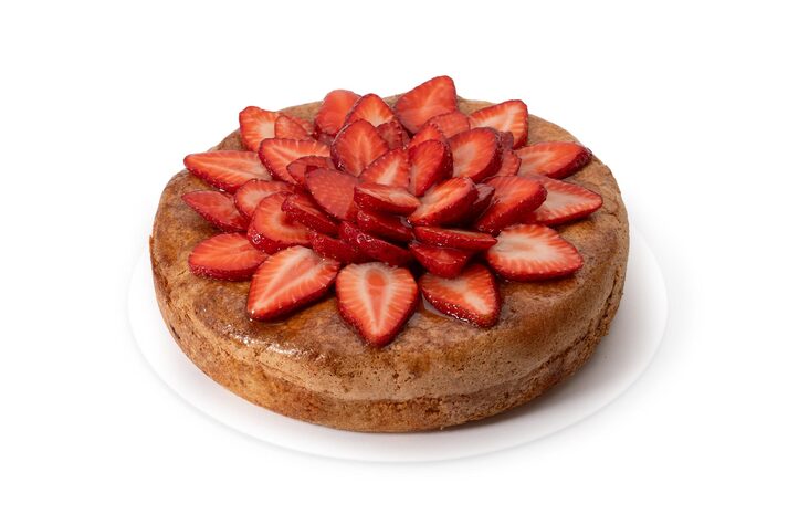 Шарлотка с клубникой